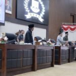 Abraham Garuda Laksono, anggota DPRD Banten dari Fraksi PDI Perjuangan, mengangkat aspirasi masyarakat Tangerang Raya dalam Sidang Paripurna. Ia menyoroti kebutuhan penambahan sekolah negeri dan pentingnya penyerapan tenaga kerja lokal. Baca lebih lanjut tentang komitmen Abraham untuk meningkatkan pendidikan dan kesempatan kerja di Banten