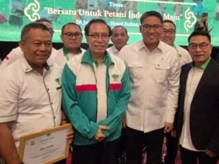 Penghargaan HKTI: Asep Jatnika dan Dedikasinya untuk Pertanian Banten