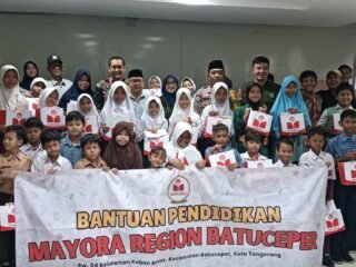 CSR Mayora Region Batuceper Salurkan Bantuan Pendidikan dan Fogging DBD di Kebon Besar