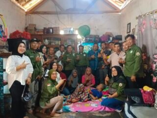 Satgas Jalan Lurus Kecamatan Air Naningan Hadir untuk Warga Kurang Mampu yang Sakit