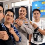 Silaturahmi Humanis, Sekretaris Umum FRJRI Berbincang Santai dengan Kapolsek Tigaraksa AKP I Made Artana, S.H., M.H..