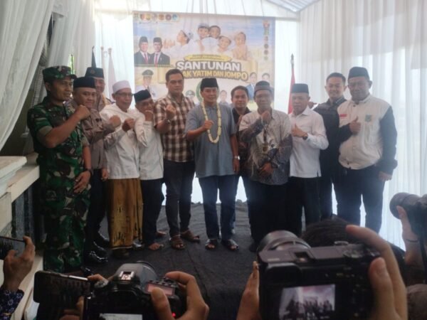 Arul Pimpin Aksi Sosial FRJRI di Kronjo, 200 Anak Yatim dan Kaum Jompo Terima Santunan