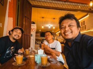 Aswar Ketua KJNI Sulsel dan Rekan Media Gelar Ngopi Bareng, Perkuat Silaturahmi dan Sinergi