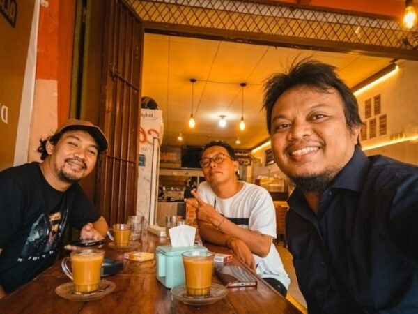Aswar Ketua KJNI Sulsel dan Rekan Media Gelar Ngopi Bareng, Perkuat Silaturahmi dan Sinergi