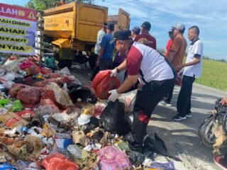 Dipimpin Kapolsek, Polsek Kronjo Giatkan Gerakan Indonesia Asri