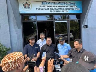 PWI Banten dan SMSI Banten Potong Dua Sapi Dari Gubernur dan Kapolda Banten