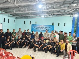 Polisi Santuni 10 Warga Kurang Mampu, Sekaligus Edukasi Bahaya Curanmor dan Penipuan Online