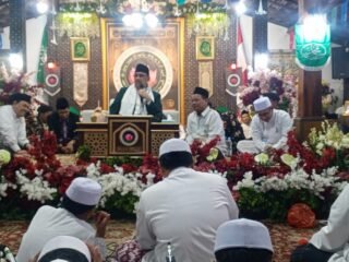 Hidup Berkah dengan Sholawat dan Dzikir, Majelis Seroja Gelar Maulid & HUT RI ke-81 Bersama KH. Manarul Hidayat
