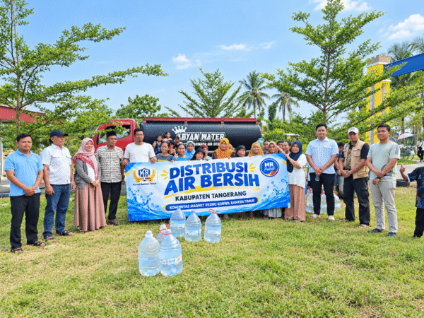 Peduli Warga di Tengah Kekeringan, Magnet Rejeki Distribusikan Air Bersih ke Gandaria